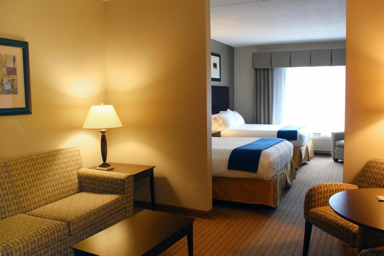 Holiday Inn Express & Suites Malone By Ihg Exterior foto